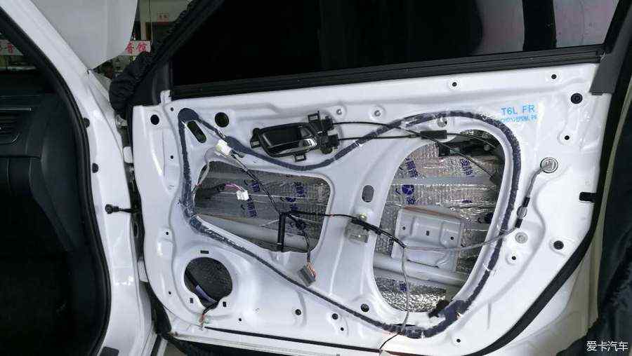 佛山本田思域做凌靜隔音+改裝聲瑯音響 番禺黃艷汽車影音館