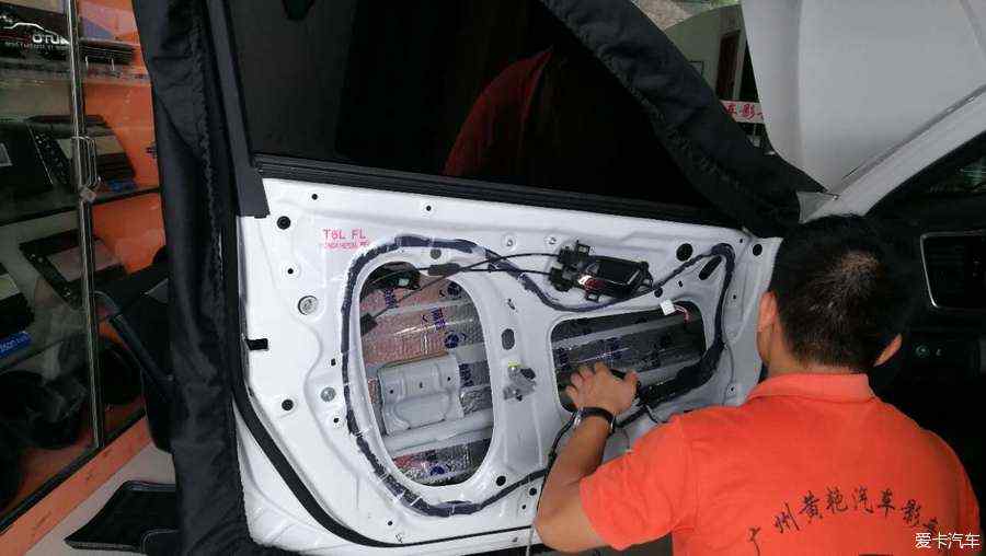 佛山本田思域做凌靜隔音+改裝聲瑯音響 番禺黃艷汽車影音館